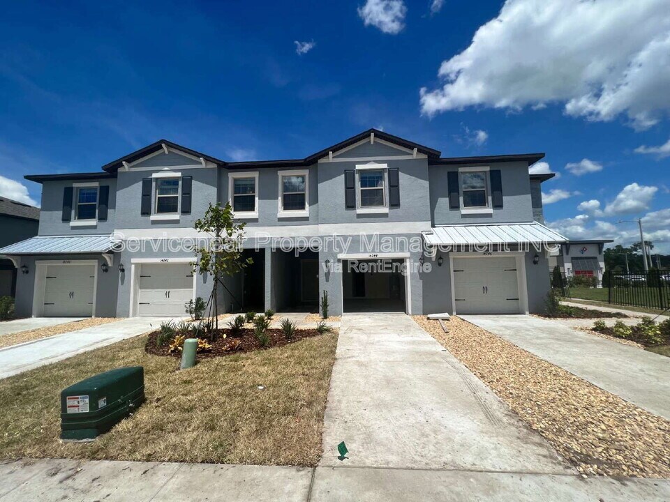 14244 Easy Goer St in Sun City Center, FL - Foto de edificio