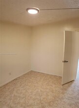 2980 NW 43 Terrace in Lauderdale Lakes, FL - Foto de edificio - Building Photo