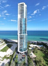 17475 Collins Ave in Sunny Isles Beach, FL - Foto de edificio - Building Photo