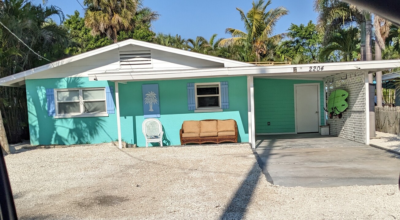 2204 Avenue C in Bradenton Beach, FL - Building Photo