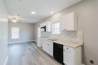 712 E Jefferson St in Waxahachie, TX - Building Photo - Building Photo