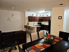 290 NW 109th Ave in Miami, FL - Foto de edificio - Building Photo