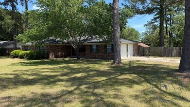 1110 Hickory St in Hinesville, GA - Building Photo - Building Photo