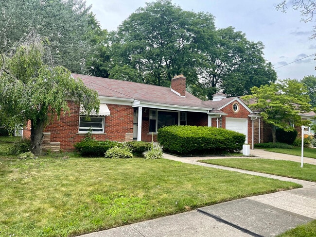 21521 Benjamin St in St Clair Shrs, MI - Building Photo - Building Photo