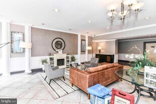 10570 Main St in Fairfax, VA - Building Photo