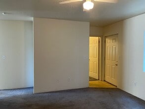 114 E 11th St in Medford, OR - Building Photo - Building Photo