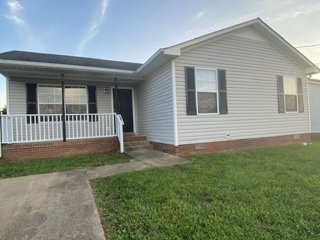 335 Pioneer Dr in Oak Grove, KY - Building Photo - Building Photo