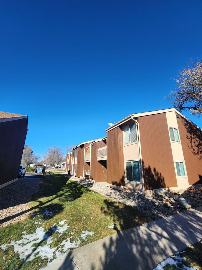 4413 N Carefree Cir in Colorado Springs, CO - Foto de edificio - Building Photo