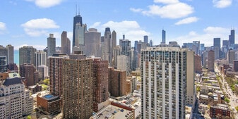 10 E Delaware Pl, Unit 1507 in Chicago, IL - Building Photo