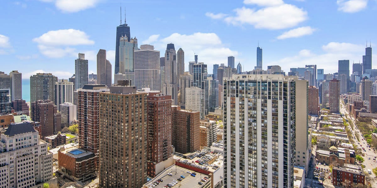 10 E Delaware Pl, Unit 1507 in Chicago, IL - Building Photo