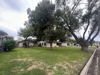 2001 E Mesquite Ln in Victoria, TX - Building Photo - Building Photo