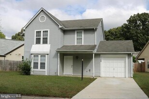 4253 Mockingbird Cir in Waldorf, MD - Building Photo