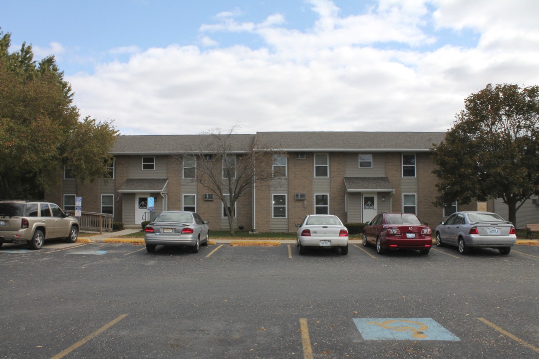 Westridge Apartments in Mendota, IL - Building Photo