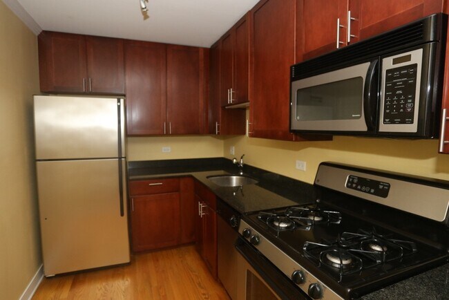 628 W Wrightwood Ave in Chicago, IL - Building Photo - Building Photo