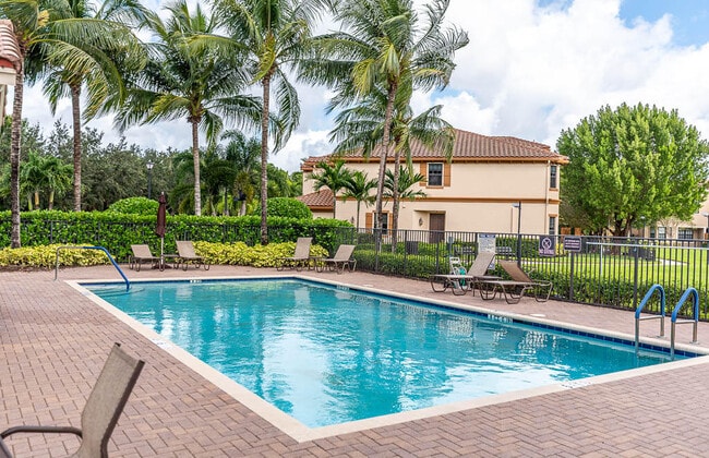 10283 Wellington Parc Dr in Wellington, FL - Building Photo - Building Photo