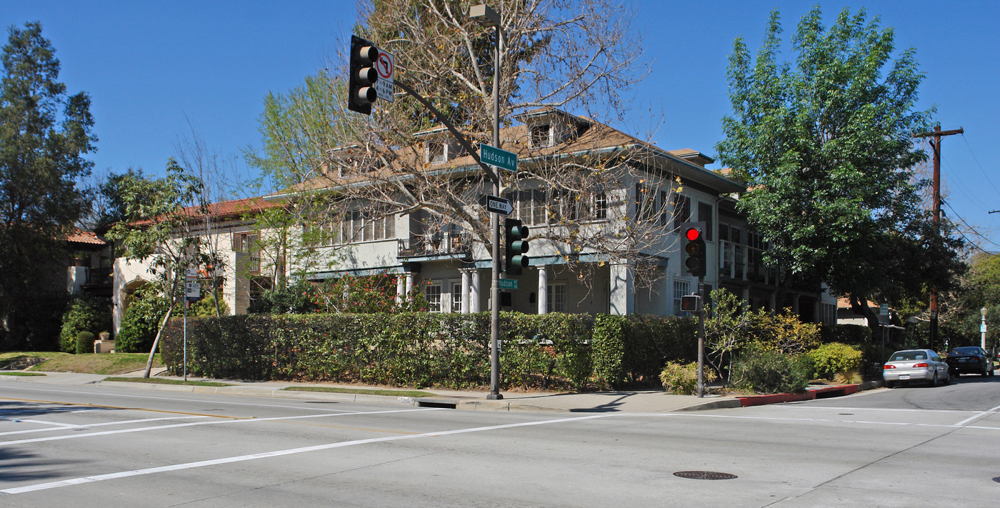 787 California Blvd in Pasadena, CA - Building Photo