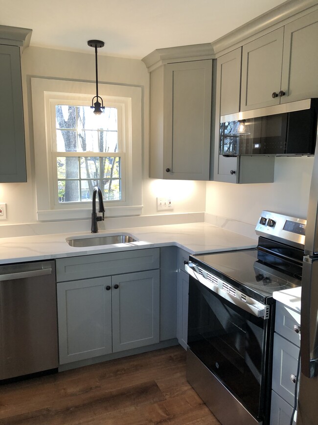 208 S Main St., Unit Carriage House in Colchester, CT - Building Photo - Building Photo