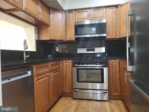 5934 Havener House Way in Centreville, VA - Building Photo - Building Photo