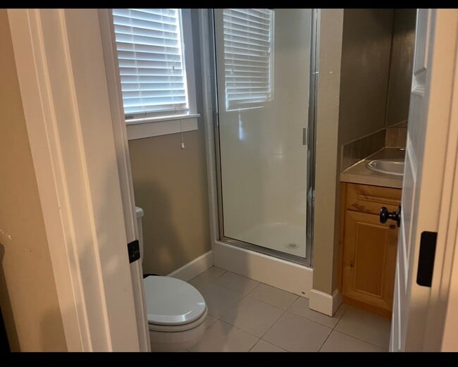 7057 N Greenwich Ave in Portland, OR - Building Photo - Building Photo