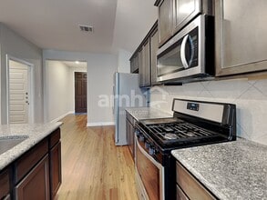 8006 Cottage Rose Dr in Austin, TX - Building Photo - Building Photo