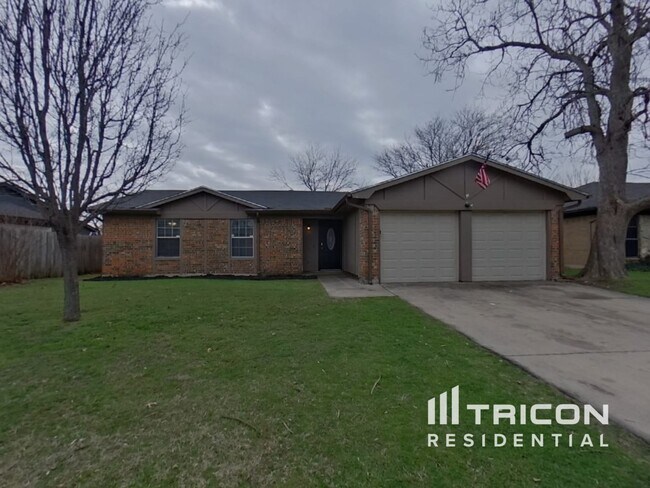 5720 Twin Oaks Dr in Haltom City, TX - Building Photo - Building Photo