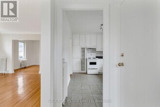 71 Royalavon Crescent in Toronto, ON - Building Photo - Building Photo