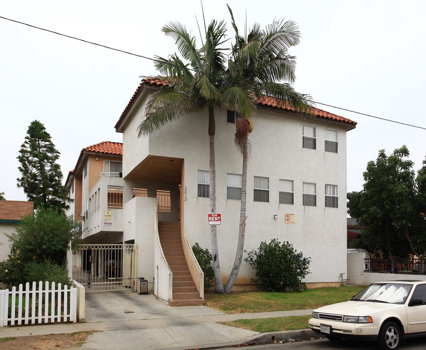 12613 Cranbrook Ave in Hawthorne, CA - Foto de edificio