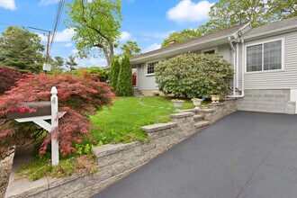 4 Homestead St in Lexington, MA - Building Photo - Building Photo