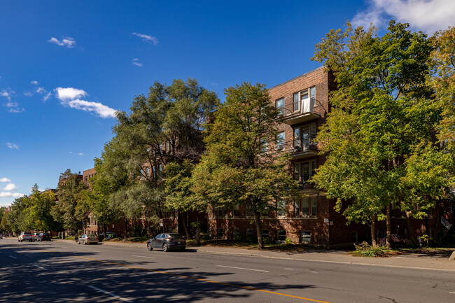 4855 Queen-Mary in Montréal, QC - Building Photo - Building Photo