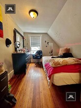 17 Stratton Terrace in Waltham, MA - Foto de edificio - Building Photo