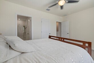 8995 Milestone Dr in Sarasota, FL - Foto de edificio - Building Photo