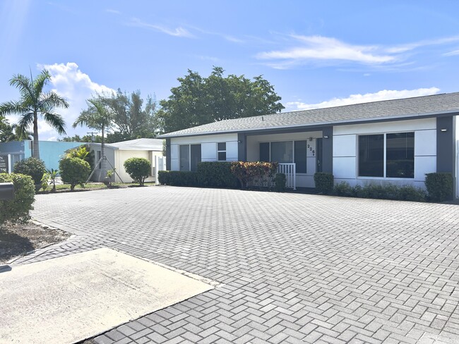 226 SE 23rd Ave in Boynton Beach, FL - Foto de edificio - Building Photo