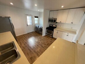 1407 S Ross in Santa Ana, CA - Building Photo - Building Photo