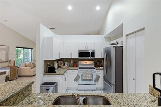 4216 Mahogany Ridge Dr in Weston, FL - Building Photo - Building Photo