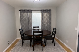 418 Hurstbourne Rd in Irondequoit, NY - Building Photo - Building Photo