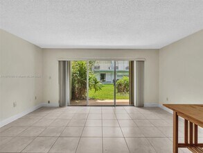 9367 Fontainebleau Blvd in Miami, FL - Building Photo - Building Photo