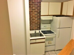 394 Langley Rd, Unit #1 in Newton, MA - Building Photo - Building Photo