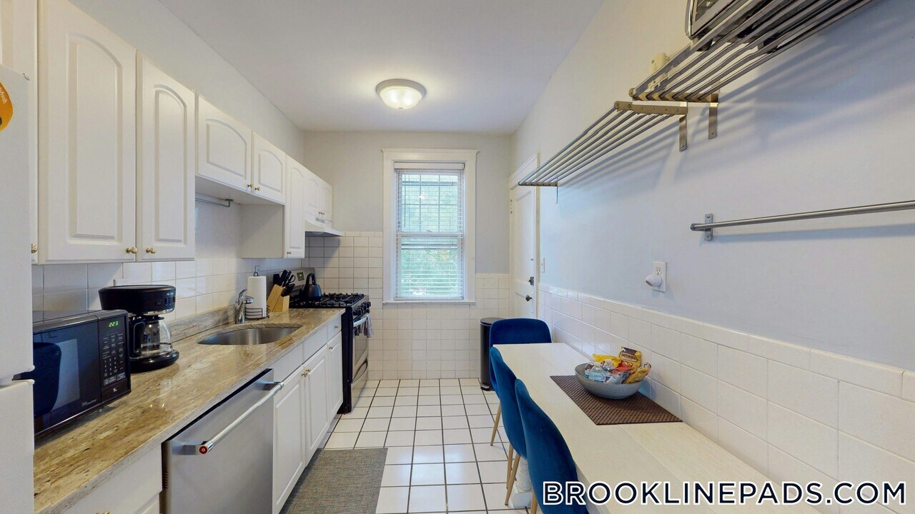 169 Kent St in Brookline, MA - Building Photo