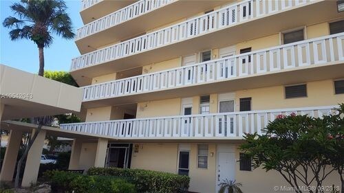 2930 Point E Dr-Unit -E308 in Aventura, FL - Building Photo