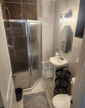 1334 W Ridgewood Ct in San Antonio, TX - Foto de edificio - Building Photo