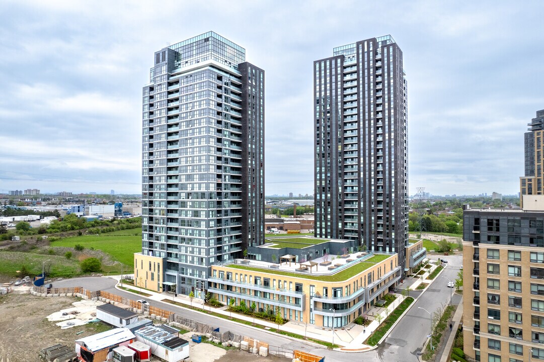 3455 Weston Rd in Toronto, ON - Building Photo