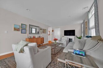 28 Monument St, Unit 2 in Boston, MA - Building Photo - Building Photo