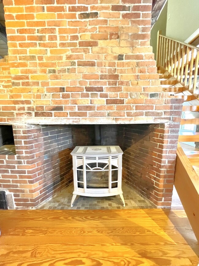 4 Temple St in Hallowell, ME - Building Photo - Building Photo