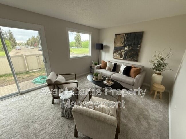 1225 Hooke Rd NW in Edmonton, AB - Building Photo - Building Photo