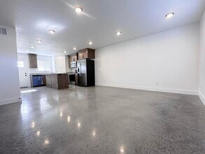 1720 E Main St in Tremonton, UT - Foto de edificio - Building Photo