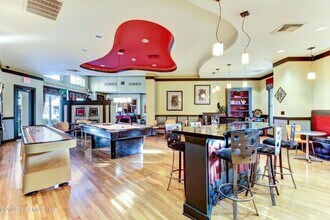 10435 Midtown Pky in Jacksonville, FL - Foto de edificio - Building Photo