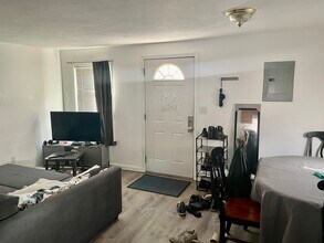 24 Lawn St in Boston, MA - Foto de edificio - Building Photo