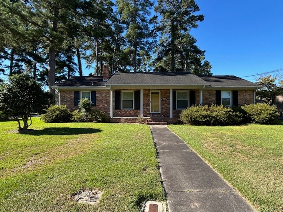 1310 Eisenhower St in Lumberton, NC - Building Photo