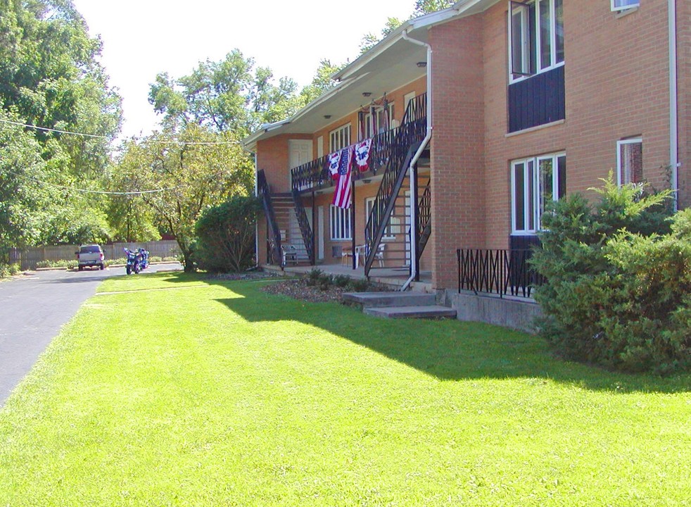 205 W Todd Ave in Woodstock, IL - Building Photo