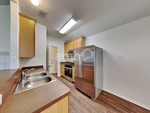 202 Splintered Arrow Dr in La Marque, TX - Building Photo - Building Photo